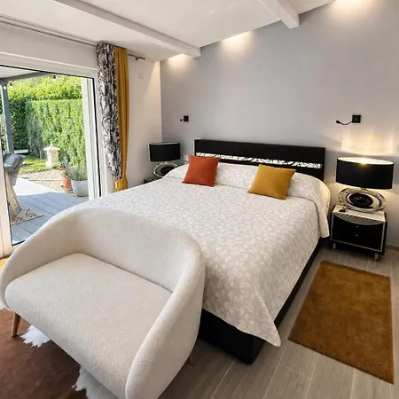 Vendégház L'art Des Cles - De Luxe Avec Piscine, Escapade A Deux 3*